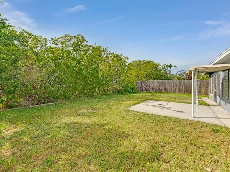 7313 Royal Palm Dr — Photo 11