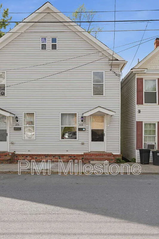3 bed, 1.5 bath, 1300 sqft, $1,400 — Photo 1