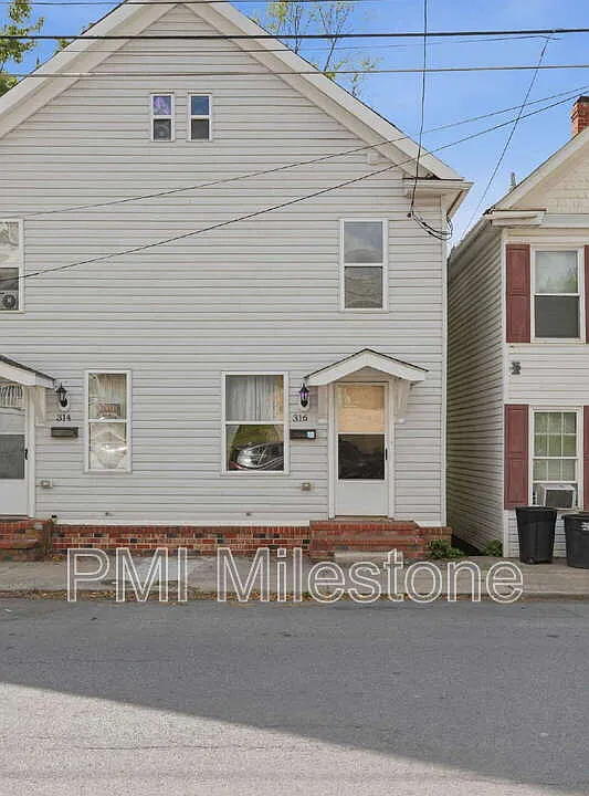 316 N High St