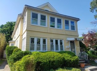 3 Smull Pl, Port Washington, NY 11050