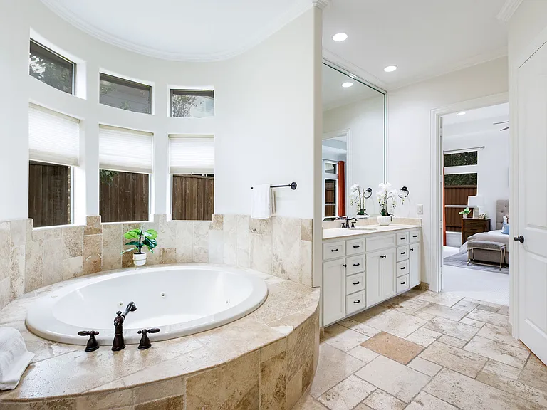 3606 S Versailles Ave — Photo 33