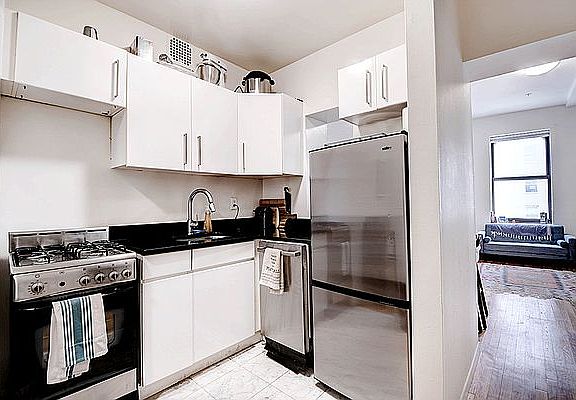 3rd image of 131 E 83rd St APT 5F