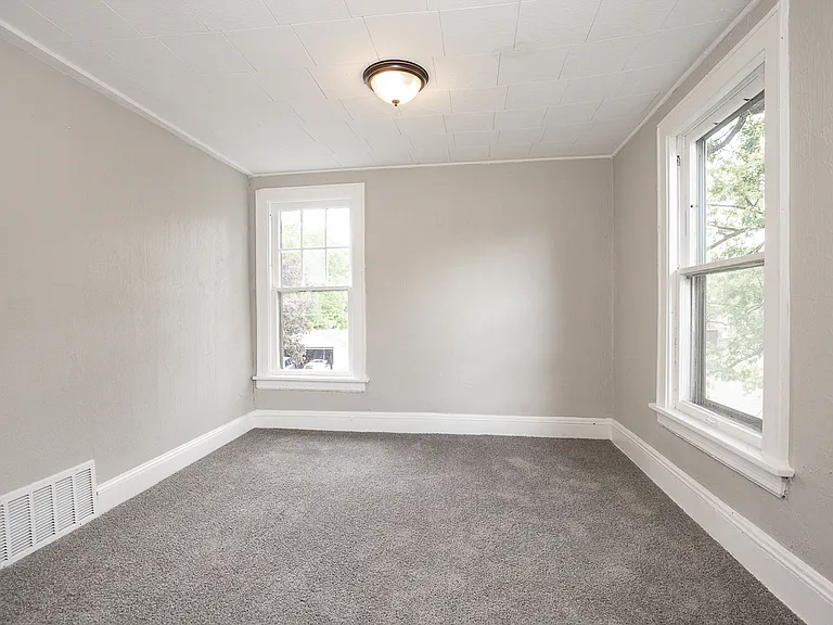 1255 Superior Ave — Photo 25