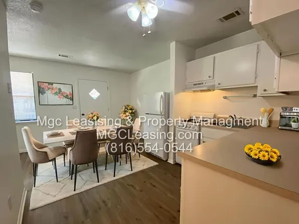 313 SE Grand Ave APT 1, Lees Summit, MO 64063