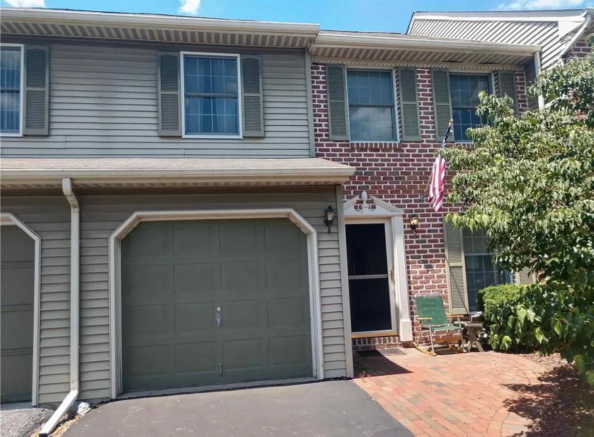 3 bed, 1813 sqft, $2,300 — Photo 1