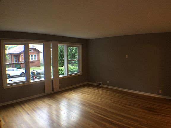 5th image of 6635 N Maplewood Ave #1