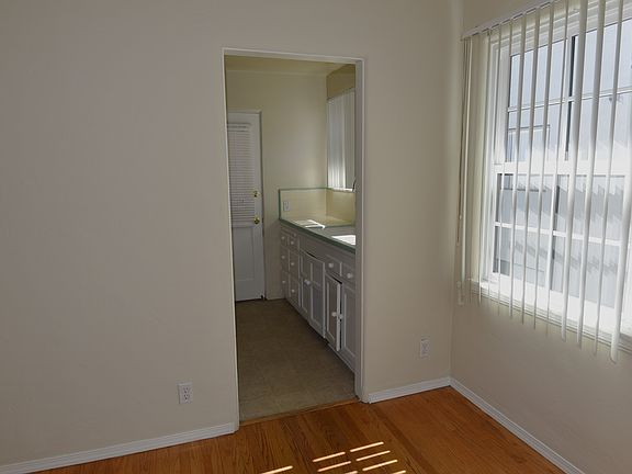 4th image of 619 N Jackson St APT 5