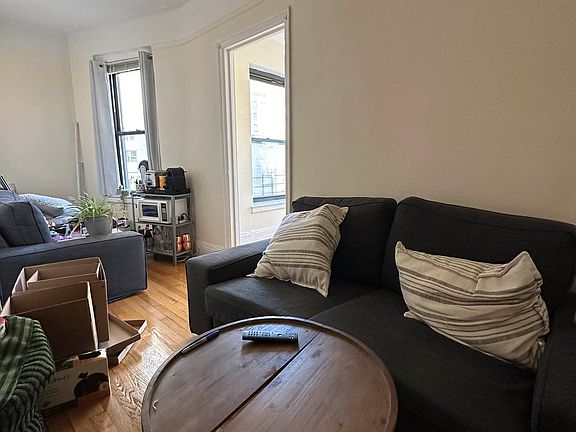 4th image of 310 E 55th St #12EA