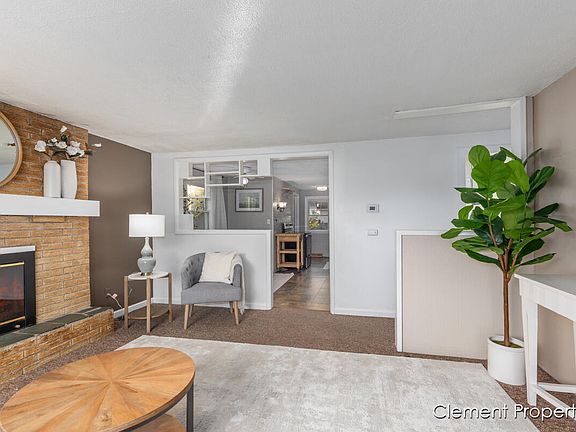 5th image of 3747 Miramar Ave NE