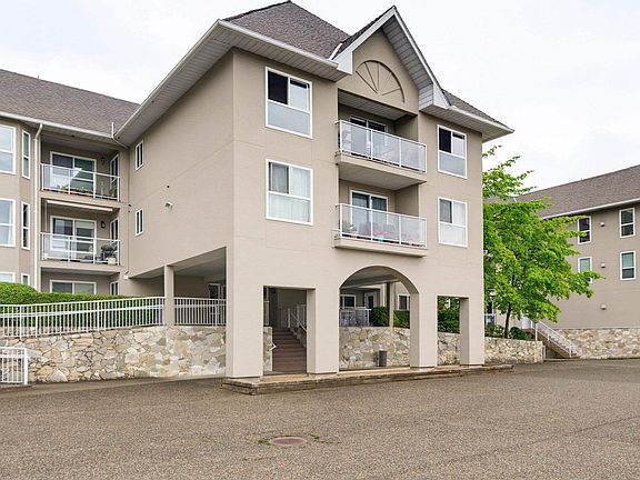 3rd image of 19835 64th Ave #314
