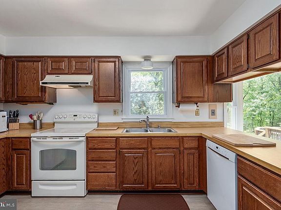 5th image of 13603 Farmbell Ct