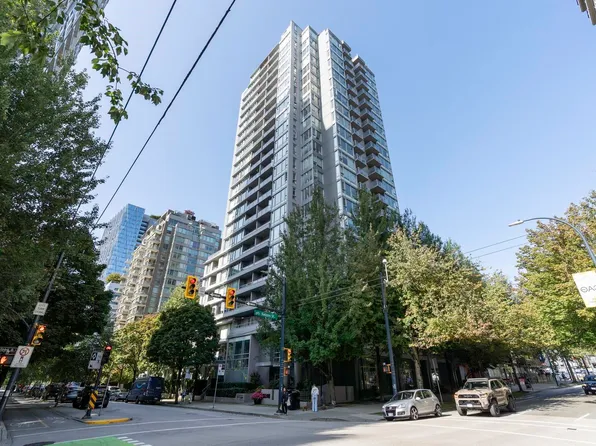 1001 Richards St #1702, Vancouver, BC V6B 1J6