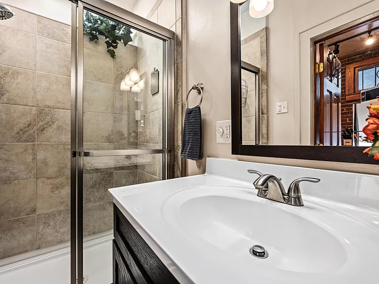 141 W Archer Pl — Photo 17