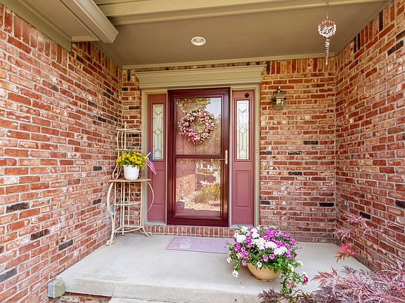 4th image of 288 Lansdowne Dr