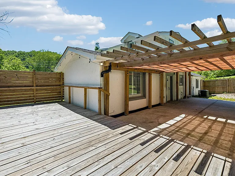 103 S Germantown Rd — Photo 5