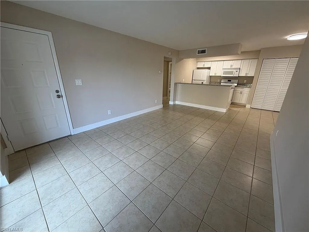 2 bed, 2.0 bath, 1018 sqft, $1,200 — Photo 3