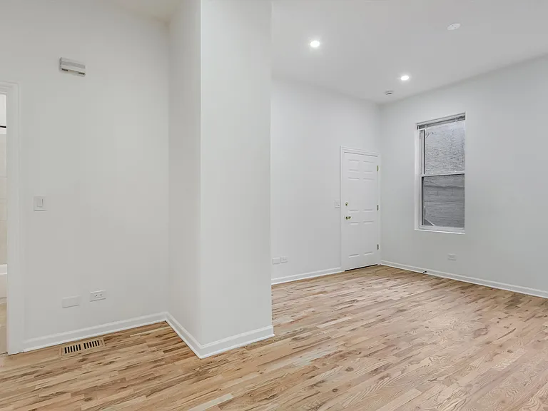 1102 N Hermitage Ave #CH — Photo 9