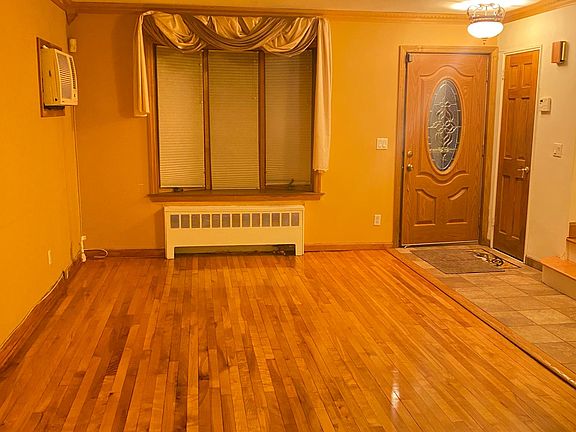 4th image of 1633 Bayview Ave #2