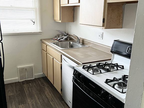 4th image of 4521 E Linwood Blvd