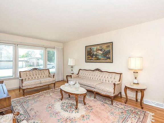 3rd image of 8612 W Ainslie St