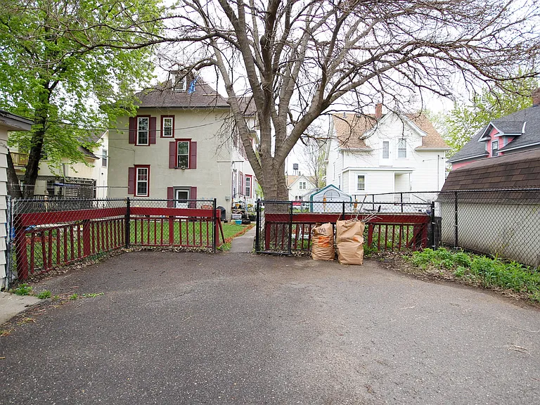 1602 Madison St NE — Photo 30
