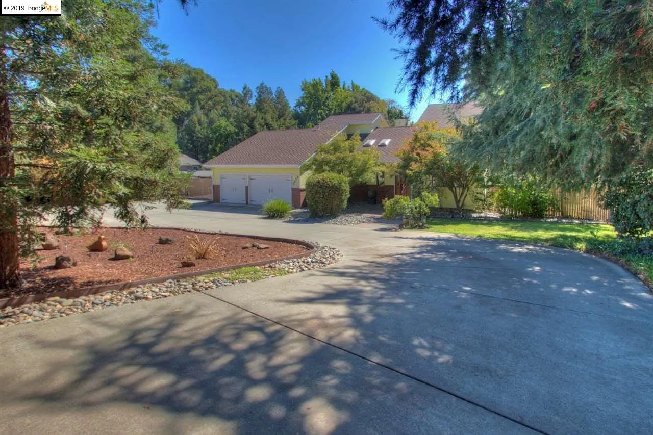 3053 Frandoras Cir photo 1