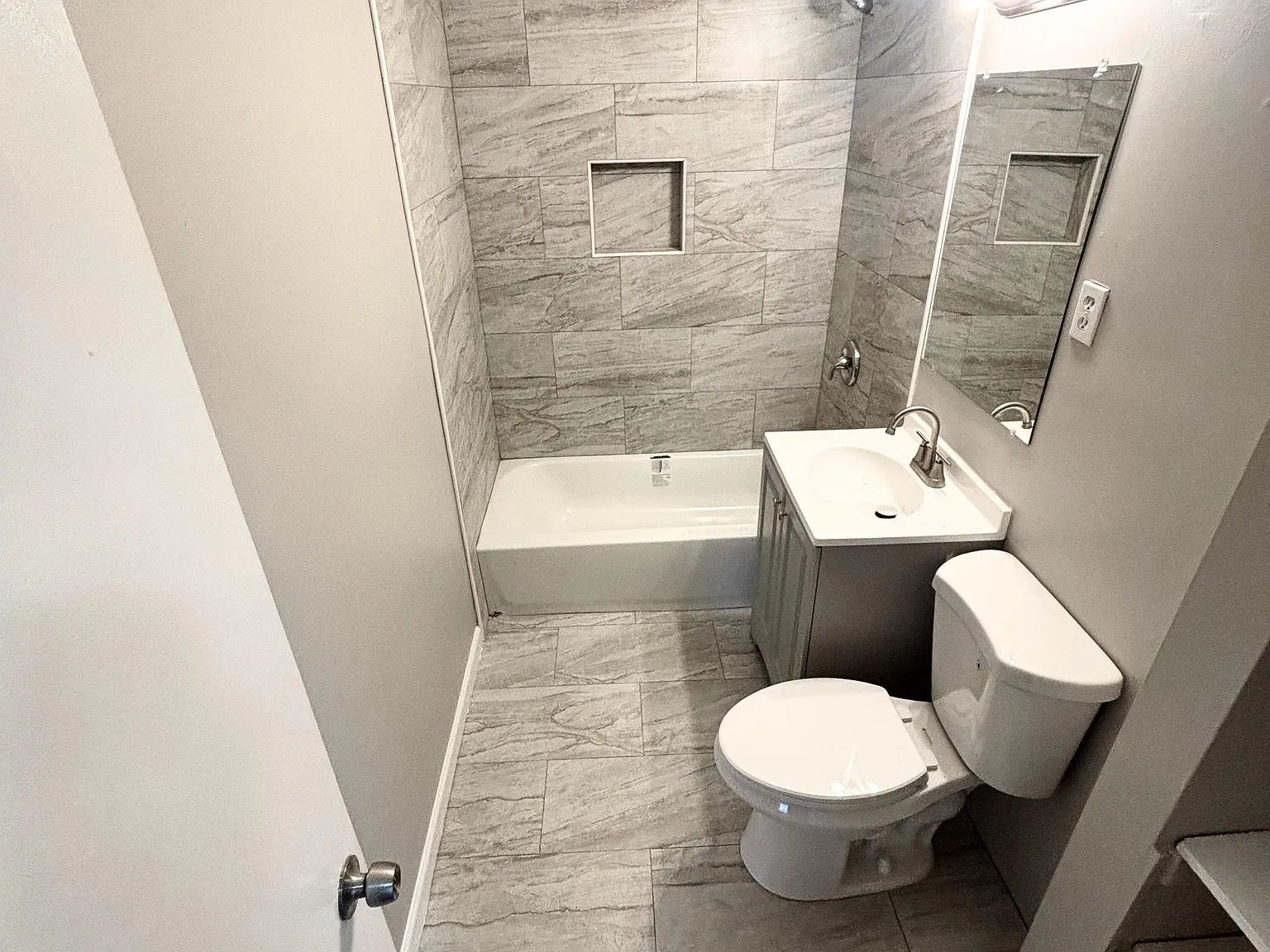 3 bed, 808 sqft, $1,000 — Photo 4