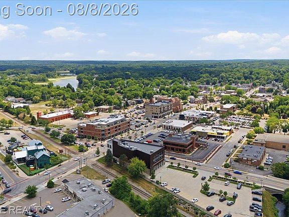 5th image of 826 Eagle Dr