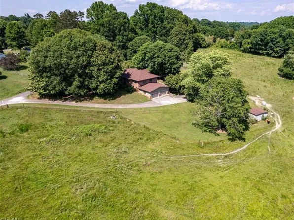 226 Pleasant Hill Dr, Elkin, NC 28621