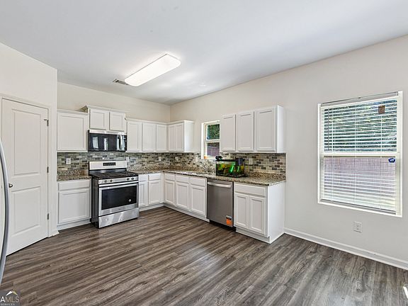 2nd image of 2297 Clapton Ct