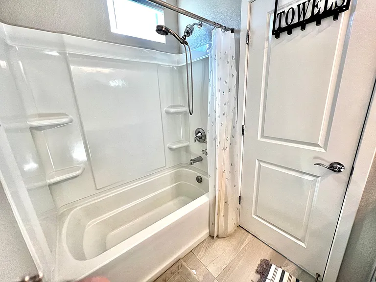 Room option #2 - private bathroom
