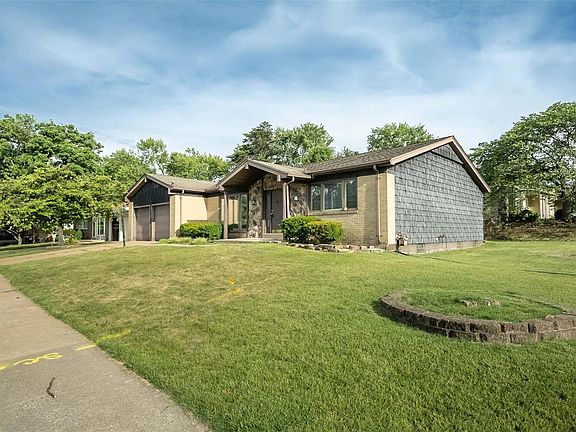 2nd image of 2382 Crestline Dr