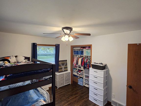 3rd image of 561 Wakefield Ave
