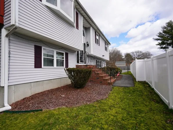 49 Whitelock St, New Bedford, MA 02745