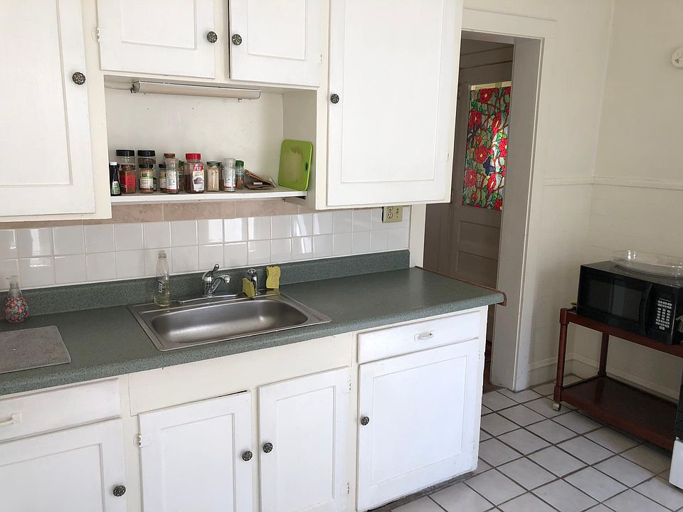 2nd image of 210 W Lockhart St #3