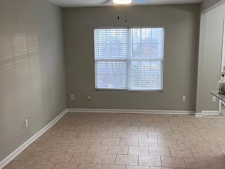 5365 Esther Ln — Photo 4