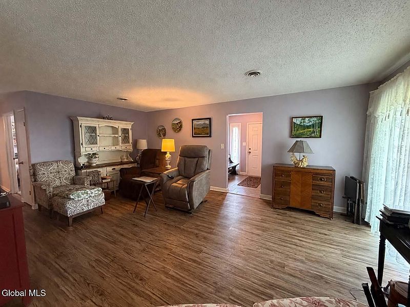 5th image of 801 Cambridge Manor Drive