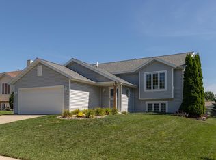 5926 Shetland Dr NW, Rochester, MN 55901