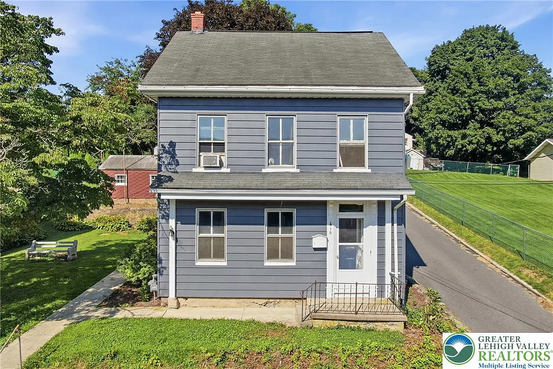 3 bed, 1.5 bath, 1708 sqft, $2,200 — Photo 1