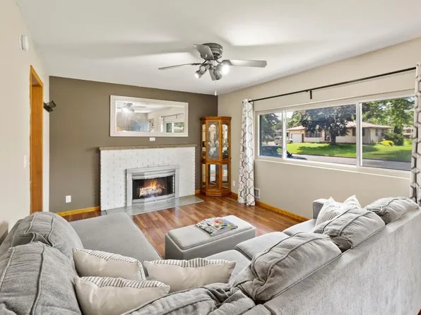 1417 Blossom Ln, Saint Paul Park, MN 55071