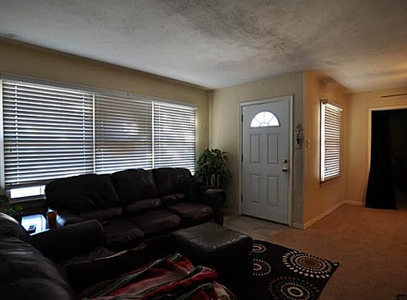 4th image of 304 Elm Dr