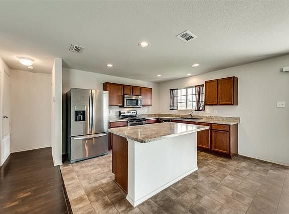 5th image of 143 Pinto Dr
