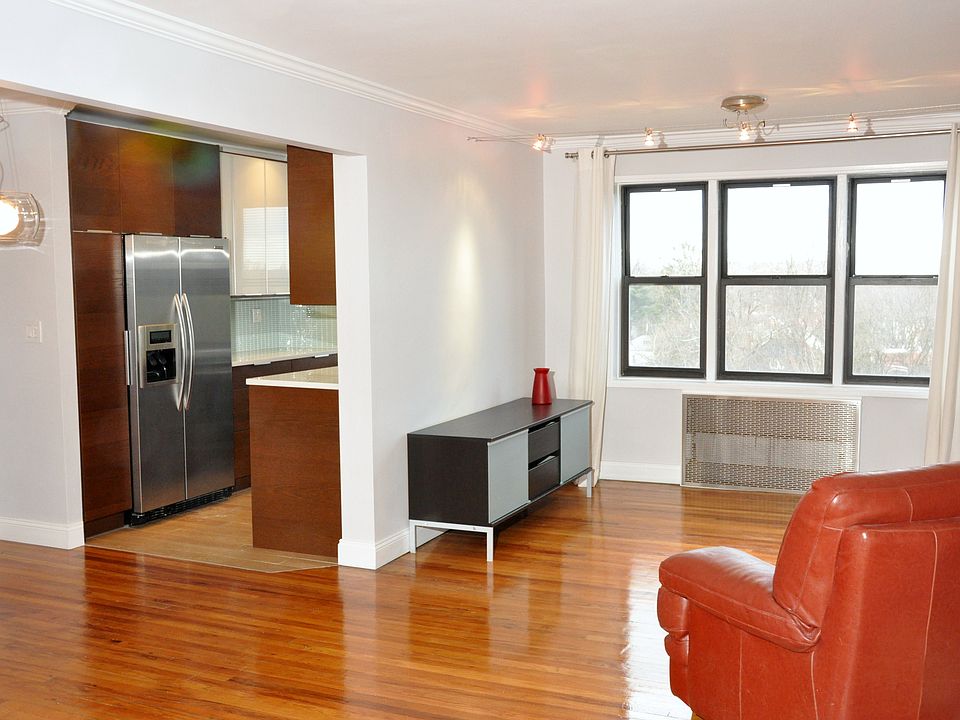 1st image of 1 Fisher Dr APT 516