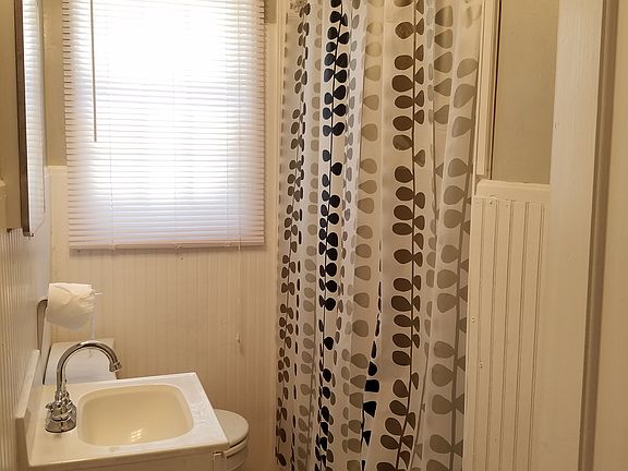 4th image of 805 E 75th St