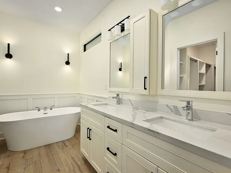 100 & 102 Amberwood Ct — Photo 12