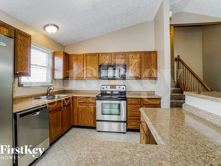 5673 Larksdale Dr — Photo 6