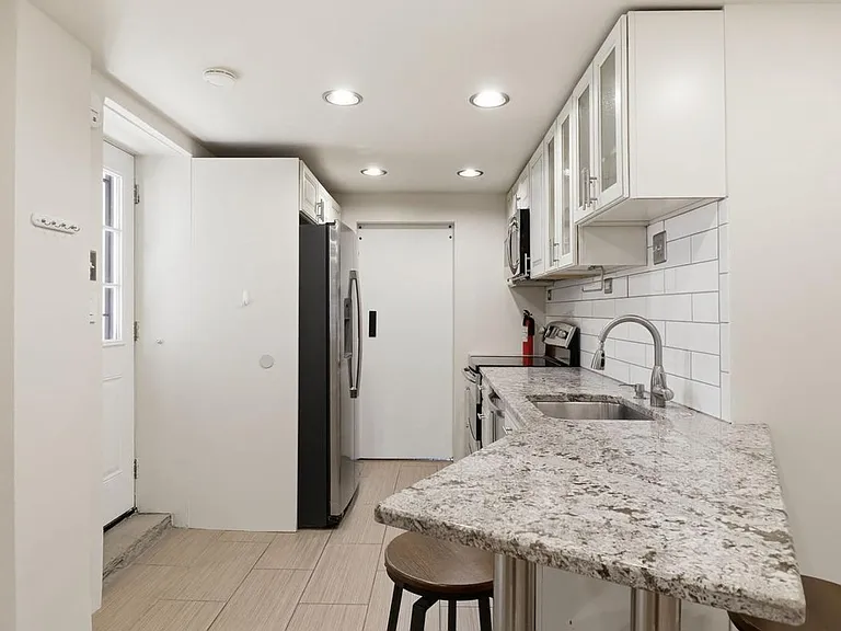 1450 Harvard St NW #B — Photo 6