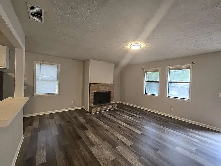 271 E Wright St #8 — Photo 10