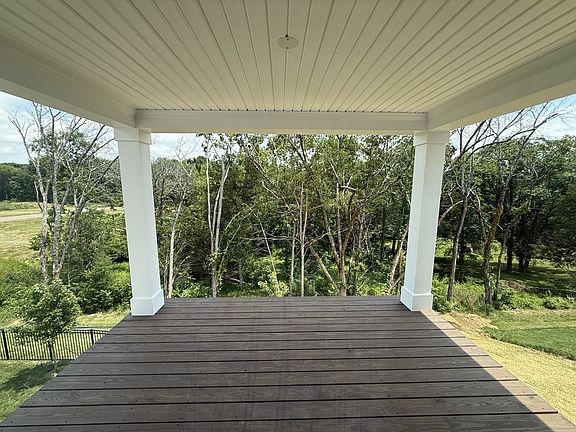 4th image of 1048 Cherry Tree Dr