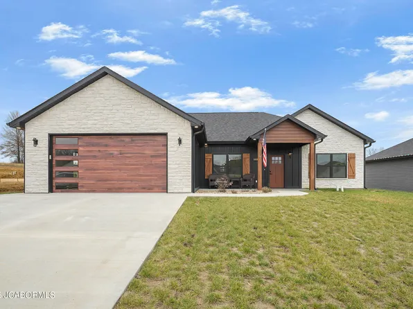 10884 Country Aire Meadows Ct, Holts Summit, MO 65043